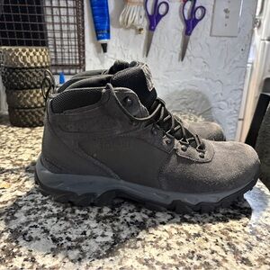Columbia Charcoal Outdoor Boots 11 d